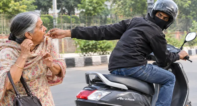 त्योहारी सीजन में चोर-झपटमार सक्रिय, चंडीगढ़ में बुजुर्ग की सोने की बाली झपटकर स्नैचर फरार