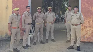 शास्त्री स्मारक इंटर काॅलेज पदड़ा पर तैनात पीएसी। जागरण