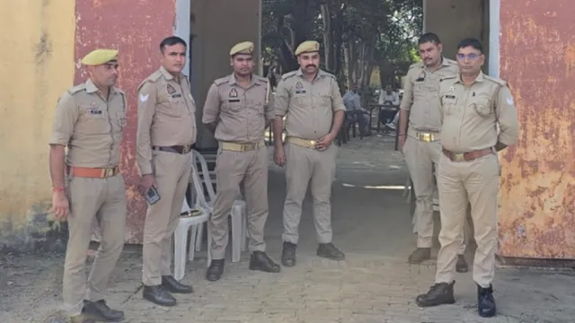 स्कूल में बवाल के मामले में SP बागपत का एक्शन: चौकी इंचार्ज समेत 14 पुलिसकर्मी लाइन हाजिर; दो गांवों में पुलिस व PAC तैनात 
