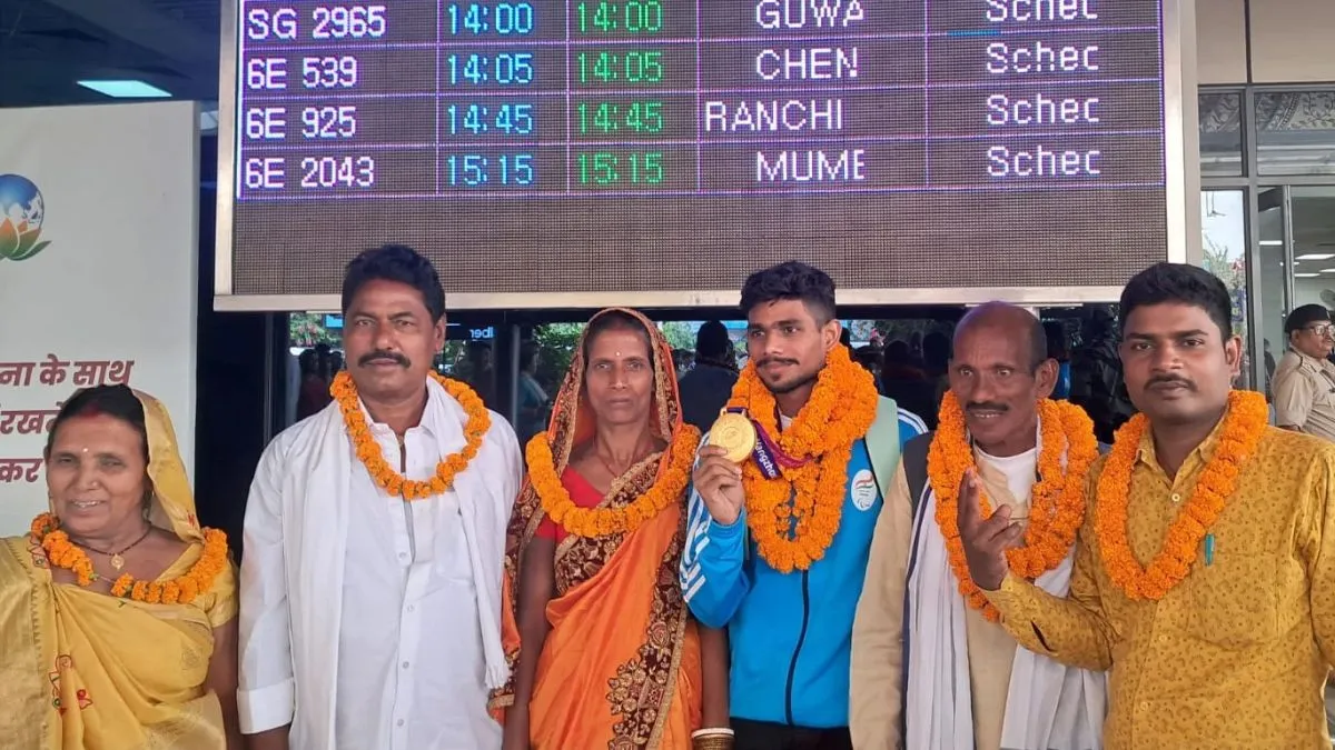 Bihar Shailesh Kumar Polio Survivor Wins Gold at Para Asian Games (1)