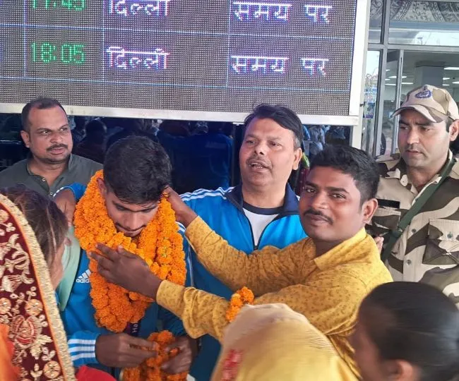 Bihar Shailesh Kumar Polio Survivor Wins Gold at Para Asian Games (2)