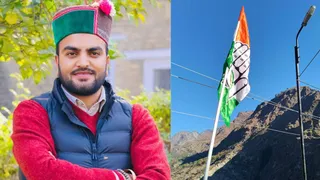 युवा कांग्रेस नेता चंद्रमणि का फाइल फोटो और इस झंडे को लगाते करंट लगा था।