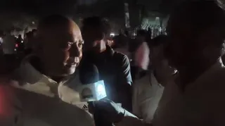 फरीदाबाद में बिजली जाने से परेशान लोगों ने लगाया जाम। फोटो: वीडियो ग्रैब