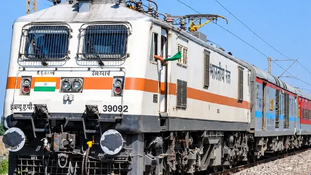 झारसुगुड़ा में यार्ड रिमॉडलिंग का असर: दरभंगा-चर्लपल्ली एक्सप्रेस के आठ फेरे रद