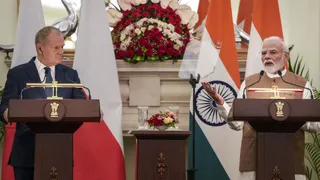 पोलैंड के पीएम डोनाल्ड टस्क और पीएम मोदी। (फोटो- पीटीआई।)