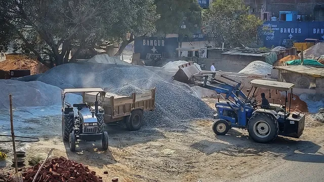 गाजियाबाद में GRAP-1 बेअसर: 13 हॉटस्पॉट पर उड़ रही धूल, वेव सिटी की हवा जहरीली
