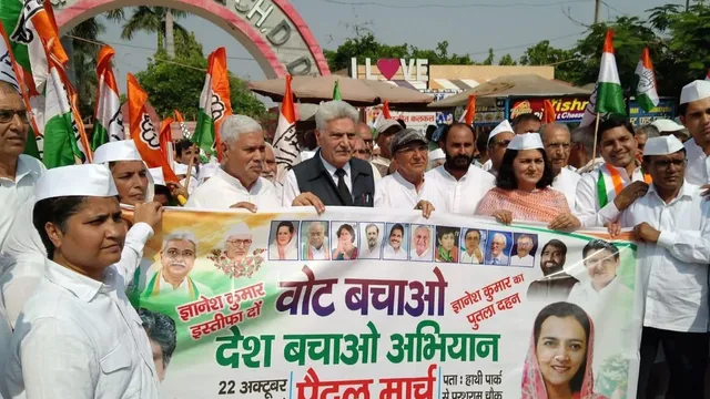 चरखी दादरी में SIR के विरोध में कांग्रेस का प्रदर्शन, मुख्य चुनाव आयुक्त ज्ञानेश कुमार का फूंका पुतला
