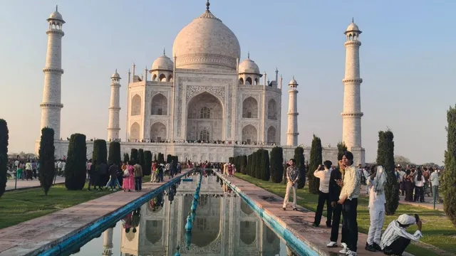 शरद पूर्णिमा पर ताजमहल पर 'चमकी' देखने की चाहत, टिकट हो रहे धड़ाधड़ बुक