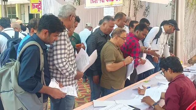 UP MLC Chunav : प्रयागराज में दोपहर एक बजे तक 82 पोलिंग पार्टियां रवाना, 1.15 लाख मतदाता 23 अक्टूबर को करेंगे मतदान