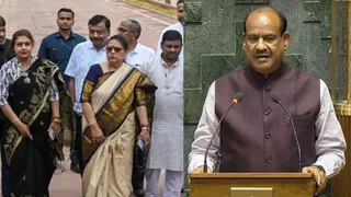 20 सांसदों ने लोकसभा अध्यक्ष से जवाब देने के लिए समय मांगा।