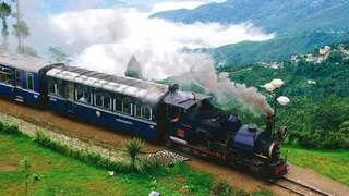दार्जिलिंग हिमालयन रेलवे ट्वाय ट्रेन। (फोटो-इंटरनेट मीडिया)
