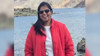 21 वर्ष की उम्र में यूपीएससी पास कर आईपीएस बनीं हवेली खड़गपुर की बेटी उर्मी सिन्हा।