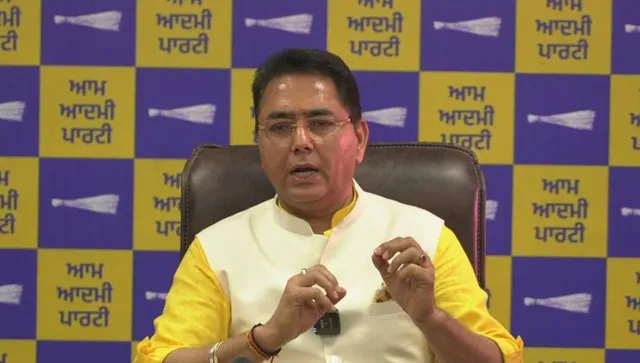 आप नेता अमन अरोड़ा ने कांग्रेस पर साधा निशाना, कहा- पंजाब की कल्याणकारी योजनाओं को बंद कर देगी पार्टी
