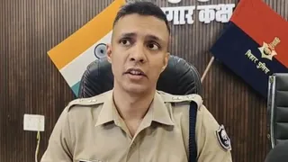 प्रेस वार्ता में जानकारी देते एसपी अवधेश दीक्षित। (जागरण)