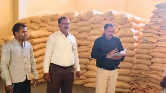 बिजनौर में कृषि केंद्रों पर पहुंचा गेहूं बीज, किसानों को हाथोंहाथ 50 प्रतिशत अनुदान पर मिलेगा
