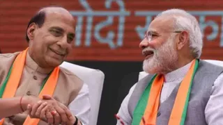 काशी एयर शो में पीएम मोदी और रक्षा मंत्री राजनाथ सिंह, सुरक्षा के कड़े इंतजाम।