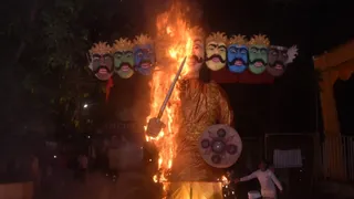 मशेदपुर पूर्वी के विधायक सरयू राय ने 51 फीट ऊंचे रावण के पुतले का दहन किया।