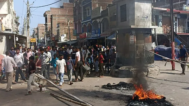 सीतामढ़ी में मूर्ति विसर्जन के दौरान युवक की चाकू मारकर हत्या, गुस्साए लोगों ने सड़क जाम की