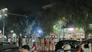 बिजली न आने के विरोध में गुरुग्राम में भी दौलताबाद फ्लाईओवर को लोगों ने जाम कर दिया था।