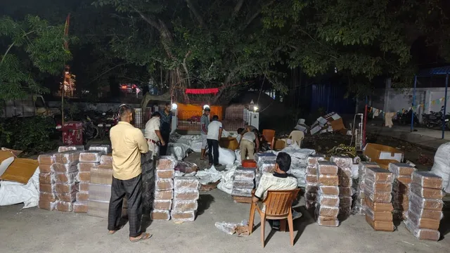 MLC चुनाव से पहले वैशाली पुलिस का बड़ा एक्शन, कपड़े के गोदाम से 1814 लीटर अंग्रेजी शराब बरामद
