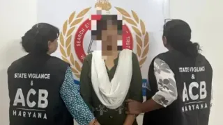 एसीबी ने जीएसटी इंस्पेक्टर को गिरफ्तार किया। फोटो: एसीबी