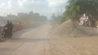 मेरठ के टीपीनगर में उड़ रही धूल। जागरण