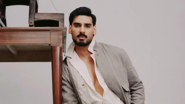 'नर्वस हूं डरा हुआ नहीं...'  पापा सुनील शेट्टी के नक्शेकदम पर एक्टर Ahan Shetty, विक्रम भट्ट की हॉरर फिल्म में आएंगे नजर