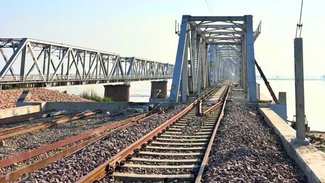 14 साल का इंतजार खत्म! बलिया में 1180 मीटर लंबा सरयू पुल तैयार, नवंबर तक ट्रेन परिचालन शुरू होने की उम्मीद