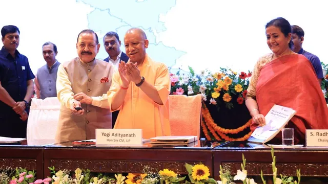 सीएम योगी आदित्यनाथ की अधिकारियों को दो टूक, ‘ऑफिस -ऑफिस ’ धारावाहिक की तरह कार्यालयों में न भटके आम आदमी
