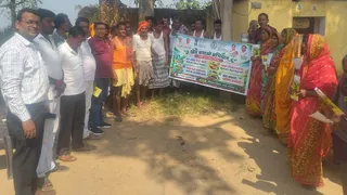 Khet Bachao Abhiyan: जामताड़ा के तिलबानी गांव में आत्मा की ओर से किसानों को कृषि तकनीक का दिया गया प्रशिक्षण। (फोटो जागरण)
