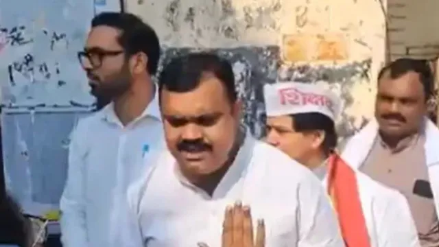 UP MLC Election Voting LIVE: मुजफ्फरनगर में हंगामा, अखिलेश का तंज- आज चुनाव आयोग का अवकाश का दिन है क्या?