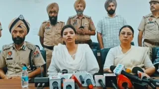 तीसरे दौर की बैठक में बनी सहमति की जानकारी देते हुए SIT के अधिकारी।