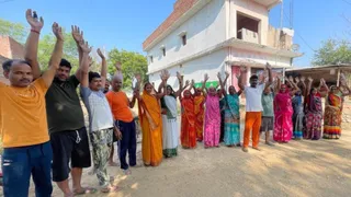 बांस-बल्ली के सहारे बिजली आपूर्ति
