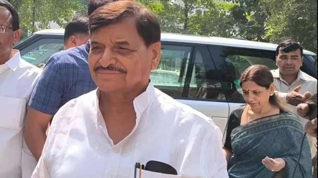 UP MLC Election: सैफई में पत्नी के साथ शिवपाल यादव ने डाला वोट, वोटर लिस्ट में गड़बड़ी का लगाया आरोप
