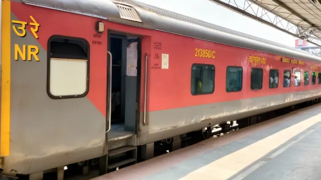 दिल्ली से बिहार के लिए चलने वाली कई ट्रेनों में सीटें फुल, त्योहारों पर कैसे होगी घर वापसी?
