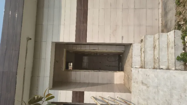 ग्रेटर नोएडा: दादरी में 4 साल से अधूरे सुलभ शौचालय, लाखों का बजट स्वाहा; खुले में शौच जाने को मजबूर लोग
