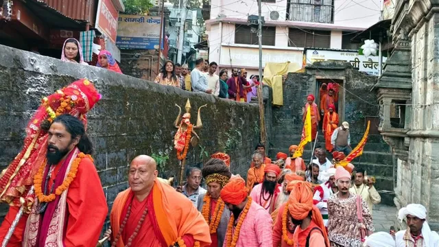 जूना अखाड़े की पवित्र छड़ी यात्रा बागनाथ धाम पहुंची, भक्तिमय हुआ वातावरण
