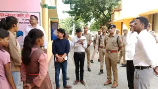 बलिया में स्नातक शिक्षक निर्वाचन के लिए मतदान जारी, डीएम-एसपी ने किया निरीक्षण।