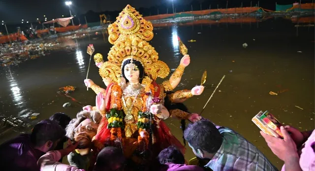 गोरखपुर में प्रतिमा विसर्जन के दौरान राप्ती व गोर्रा नदी में किशोर समेत दो डूबे, छाया मातम
