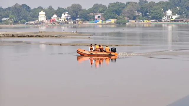फतेहपुर: विसर्जन के दौरान गंगा में डूबे पुष्पेंद्र का शव मिला, दूसरे किशोर की तलाश जारी
