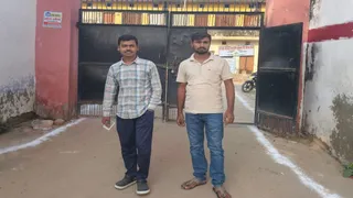 गाजीपुर में स्नातक शिक्षक एमएलसी चुनाव के लिए मतदान जारी सुरक्षा बल तैनात।