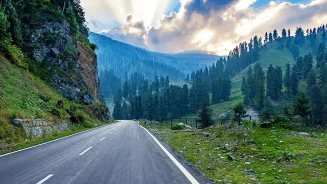 कश्मीर: गुलमर्ग से उड़ी तक बनेगी नई सड़क, चमकेंगे बोनियार के अनदेखे नजारे; हपथ खाई किनारे बनेंगे टूरिस्ट हट्स