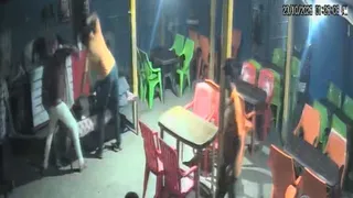 ढाबा संचालक को पहले जमकर पीटा