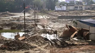 छठ पूर्व विभिन्न घाटों का हाल - बांस घाट से गंगा पहुंच पथ पर जलजमाव एवं कीचड़। जागरण