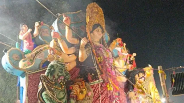 दरभंगा में 47 घंटे से अधिक समय तक चली मां दुर्गा की विसर्जन यात्रा, आधा KM की दूरी तय करने में लगे 2 दिन
