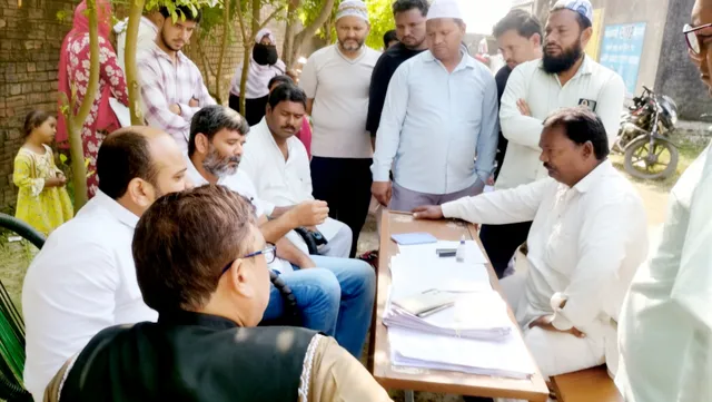 पीलीभीत में वोटर लिस्ट कैंप में बवाल: पहले से भरे फॉर्म-8 देखकर भड़के लोग, प्रपत्र लेकर निकले तहसीलदार
