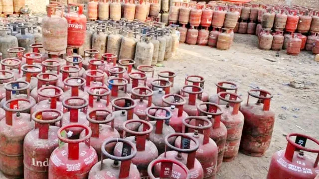 बिना बताए बंद हो रहे LPG कनेक्शन: न सिलिंडर मिल रहा न PNG, रामपुर में हजारों उपभोक्ता परेशान