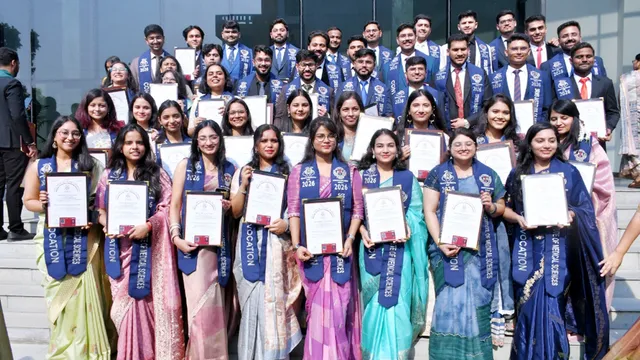 SRMS Convocation: 'मरीज की पीड़ा समझें, AI के दौर में अब सिर्फ डॉक्टर नहीं महान डॉक्टर की जरूरत...'
