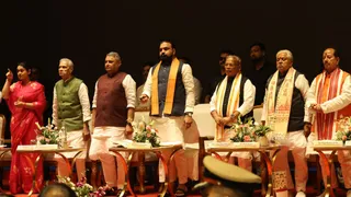 लोगो लान्चिंग करते मुख्यमंत्री सम्राट चौधरी साथ में उपमुख्यमंत्री विजय कुमार चौधरी एवं बिजेंद्र प्रसाद यादव, केंद्रीय मंत्री जीतन राम मांझी, बिहार विधानसभा अध्यक्ष डाॅ. प्रेम कुमार, कृषि मंत्री विजय कुमार सिन्हा, मंत्री संतोष कुमार सुमन, उद्योग मंत्री श्रेयसी सिंह व अन्य। जागरण