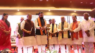 बिहार बिजनेस कनेक्ट कार्यक्रम का दीप प्रज्वलित कर उद्घाटन करते मुख्यमंत्री सम्राट चौधरी एवं साथ में उपमुख्यमंत्री विजय कुमार चौधरी व बिजेंद्र प्रसाद यादव, केंद्रीय मंत्री जीतन राम मांझी, बिहार विधानसभा अध्यक्ष डा. प्रेम कुमार व अन्य। जागरण